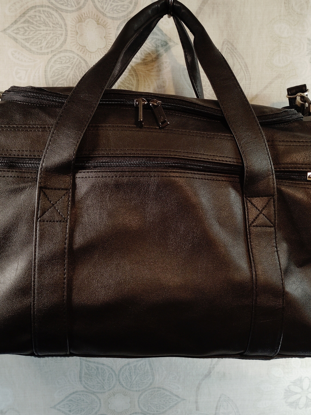 Leeds Black Leather Duffel Bag - Premium Travel & Gym Carry W/Shoulder Strap - Picture 4 of 9